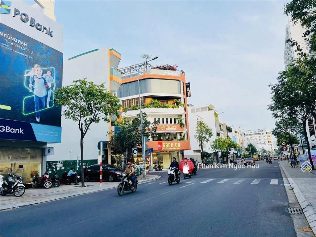 Cần bán lô đất mặt tiền đường thích quảng đức khu đô thị vcn phước hải nha trang giá 125 triệu/m2.