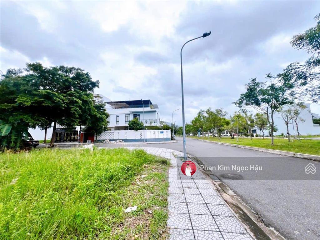 Lô góc biệt thự đơn lập view cây xanh  gói 5 mỹ gia thái hưng giá bán 45 triệu/m2.