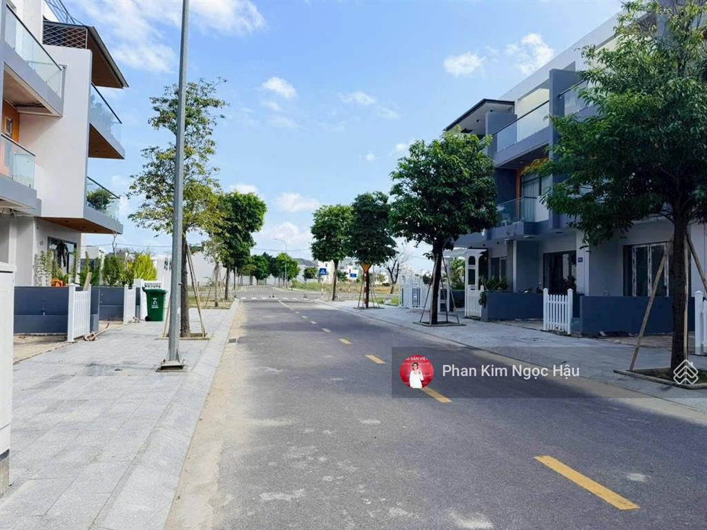 Bán căn nhà thô 3 tầng mỹ gia gói 8 the capella nha trang giá 6,85 tỷ