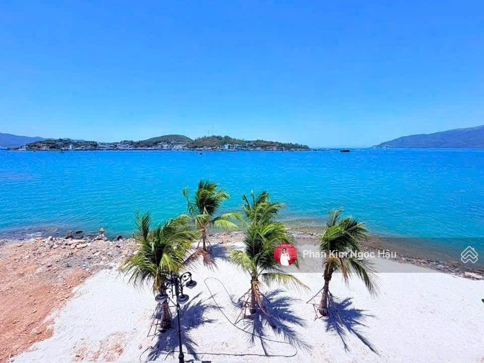 Chuyển nhượng căn góc 4 tầng xẻ khe hiếm có trục nt5a vinhomes pearl bay nha trang