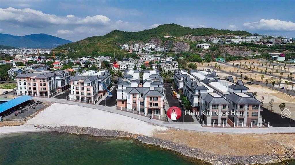 Chuyển nhượng căn góc 4 tầng xẻ khe hiếm có trục nt5a vinhomes pearl bay nha trang