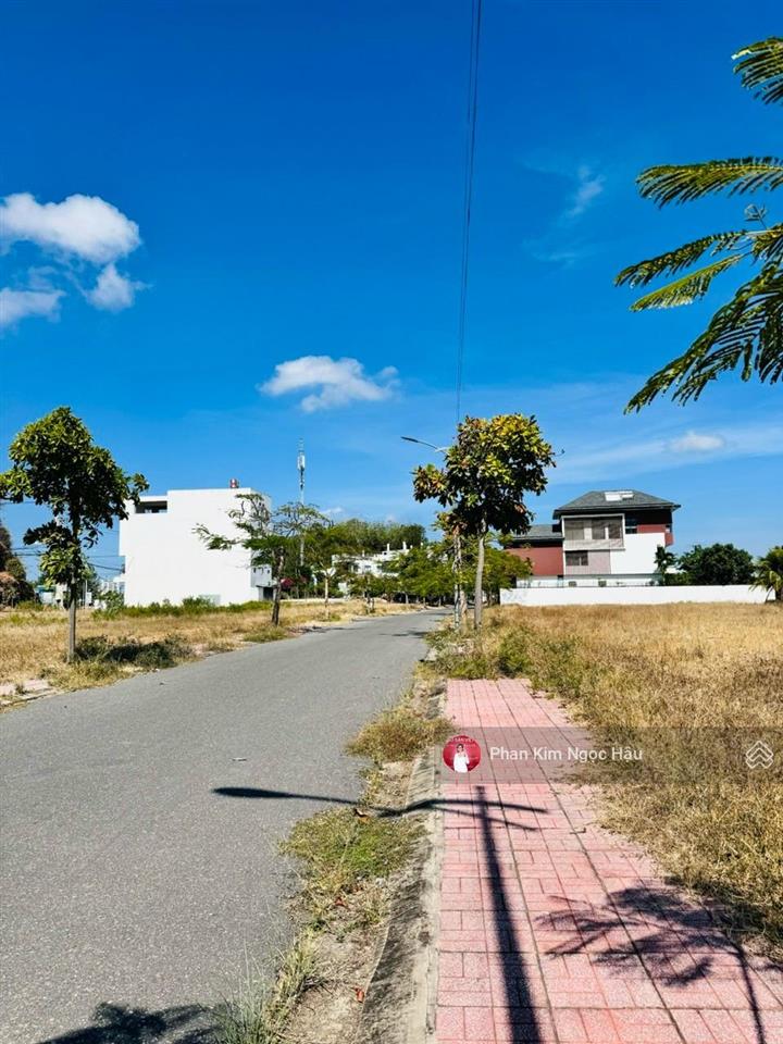 Cần bán nhanh lô đất nền biệt thự 300m² ven sông tắc nha trang giá 20 triệu/m2.