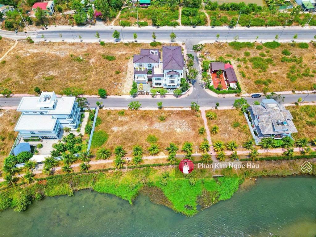Cần bán nhanh lô đất nền biệt thự 300m² ven sông tắc nha trang giá 20 triệu/m2.
