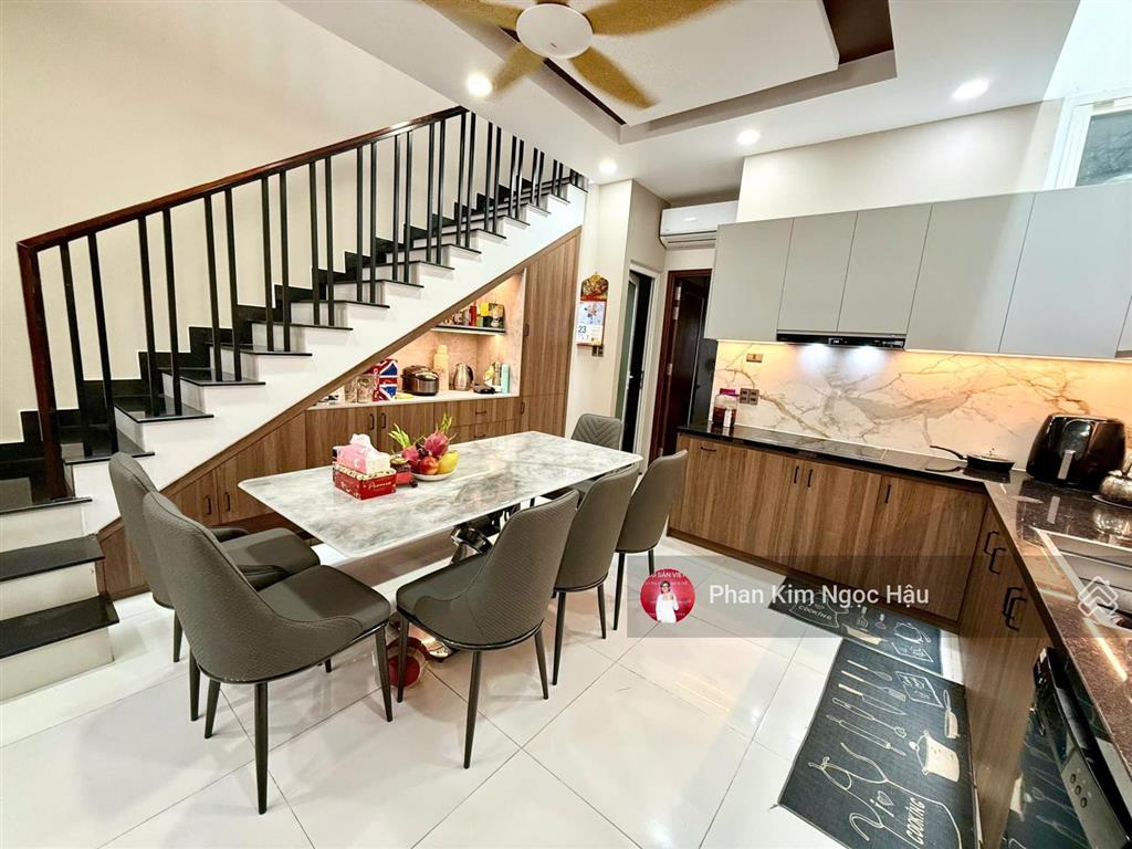 Nhà 3 tầng kđt hà quang 1 nha trang  đã có sổ hồng hoàn công giá 10,8 tỷ