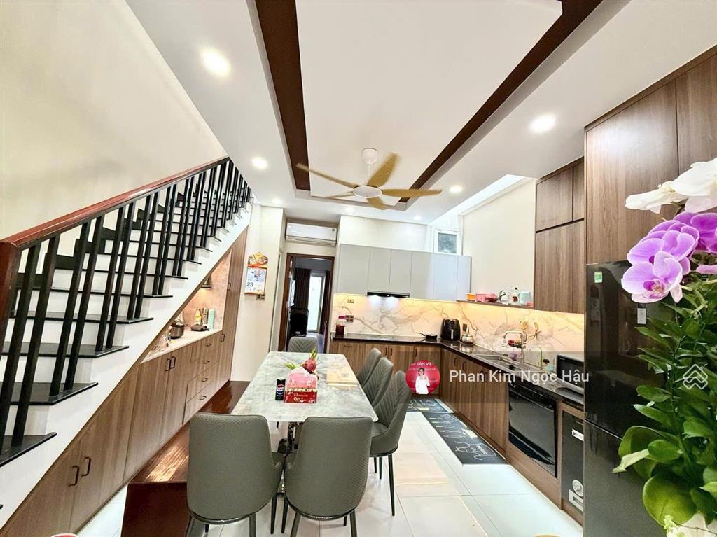 Nhà 3 tầng kđt hà quang 1 nha trang  đã có sổ hồng hoàn công giá 10,8 tỷ