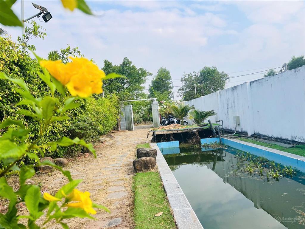 Cần bán gấp trong tháng 1  chỉ 3ty2 cho căn nhà vườn nằm trong cụm khu nhà vườn xã đất đỏ  tp hcm