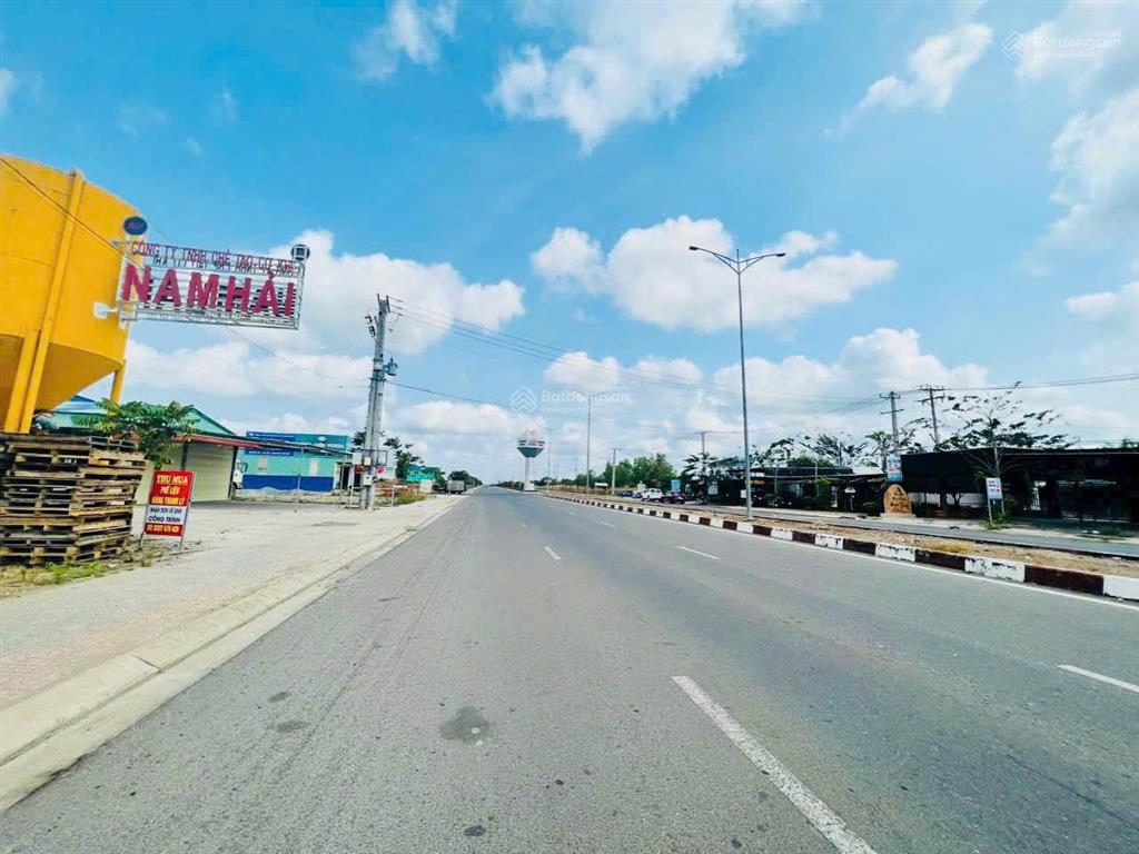 Hàng hiếm  ngay đầu cổng kcn đất đỏ  kinh doanh buôn bán quá đẹp