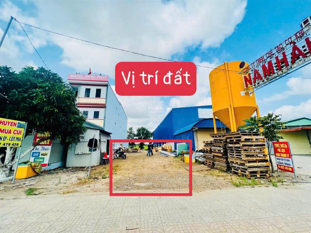 Hàng hiếm  ngay đầu cổng kcn đất đỏ  kinh doanh buôn bán quá đẹp