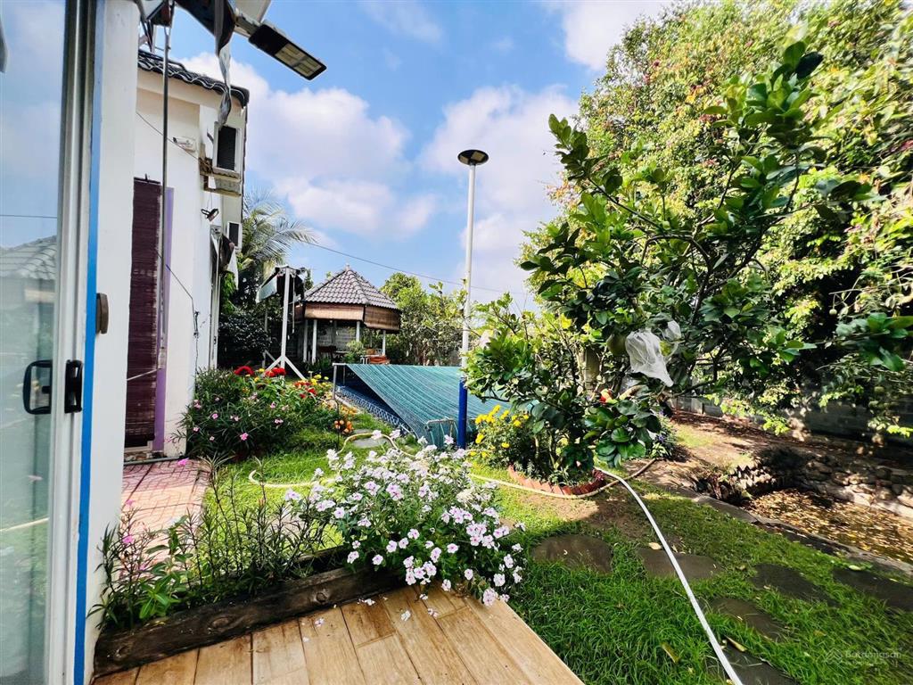 Nhà vườn góc 2 mt 962m2 sẵn 200m2 tc  sẵn căn nhà vườn hồ bơi cảnh quan đầy đủ