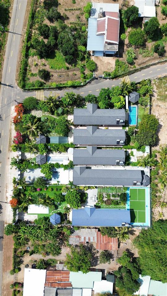 Nhà vườn góc 2 mt 962m2 sẵn 200m2 tc  sẵn căn nhà vườn hồ bơi cảnh quan đầy đủ