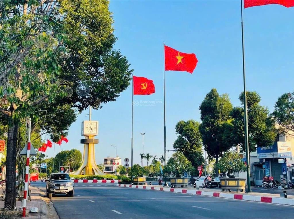 Mặt tiền kinh doanh siêu đắc địa  vòng xoay công viên cô võ thị sáu  chợ đất đỏ