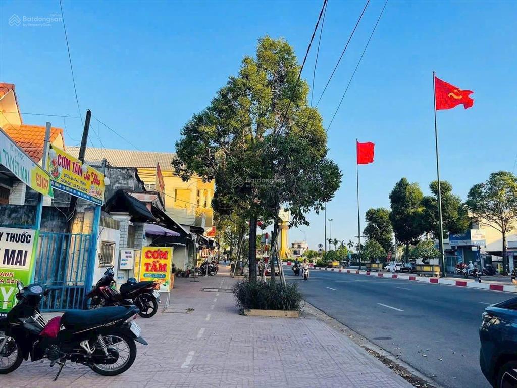 Mặt tiền kinh doanh siêu đắc địa  vòng xoay công viên cô võ thị sáu  chợ đất đỏ