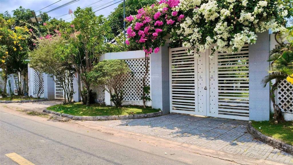 Chỉ 1 tỷ 280 cho lô đất ngang 10m  xây nhà an cư, đầu tư đều ok ạ  xã đất đỏ