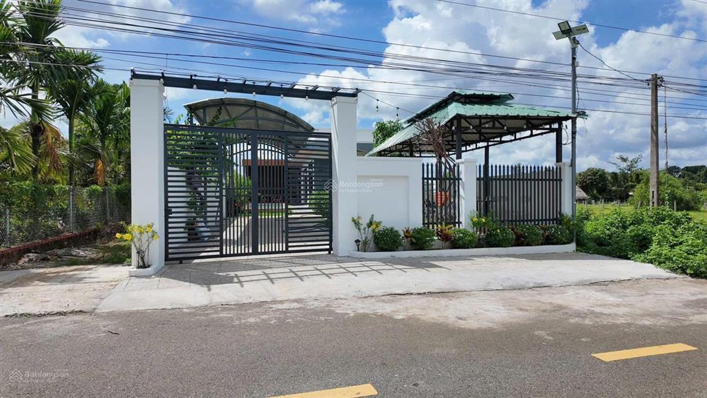 Bán căn nhà vườn đầy đủ công năng tại xã đất đỏ  tp hồ chí minh