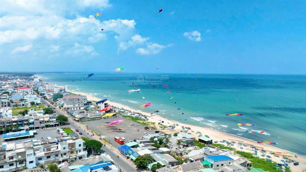 Trục chính khu biệt thự phan gia xã phước hải  tp hcm cách biển chỉ 5km