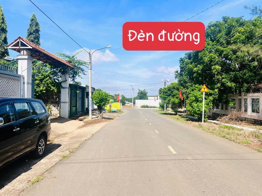 Bán gấp nhanh tay ạ  một lô đất mua đầu tư, xây nhà, mở quán ăn ngay trung tâm xã đất đỏ giá rẻ ạ