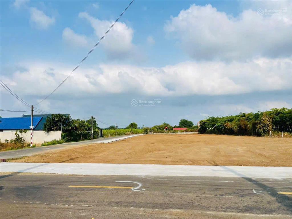 Nguyễn huệ  tuyến đường nhiều biệt thự, vila, nghỉ dưỡng nhất xã đất đỏ