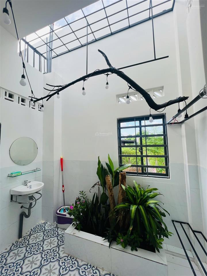 Lên căn nhà đẹp cách chợ đất đỏ 500m  đầy đủ nội thất dọn vào ở ngay