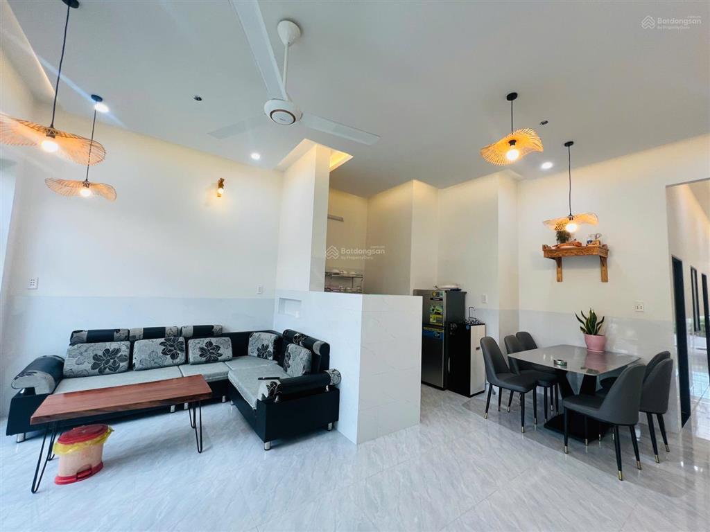Lên căn nhà đẹp cách chợ đất đỏ 500m  đầy đủ nội thất dọn vào ở ngay