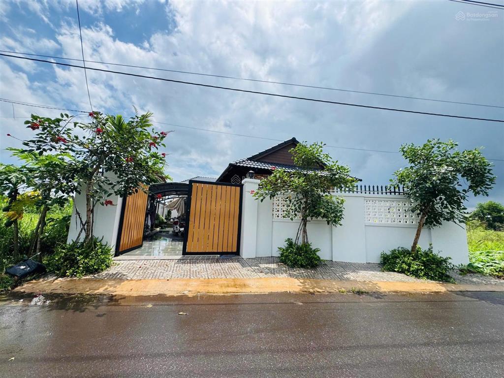 Bán nhà vườn mái nhật siêu đẹp 14m mặt đường nhựa  xã đất đỏ  tp hcm chỉ 3 tỷ 2