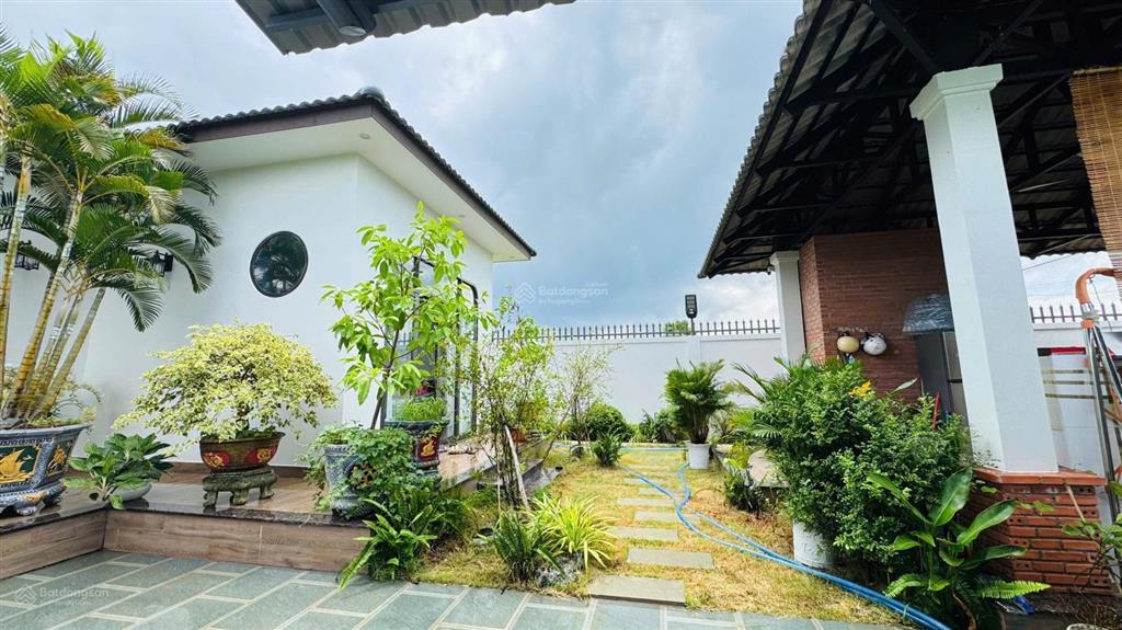 Bán nhà vườn mái nhật siêu đẹp 14m mặt đường nhựa  xã đất đỏ  tp hcm chỉ 3 tỷ 2