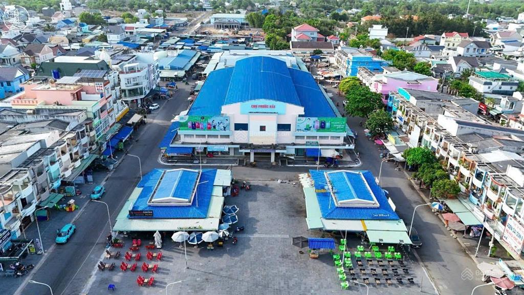 Đi bộ ra biển 300m  đường trần văn mầu  tái định cư phước hải  tp. hồ chí minh