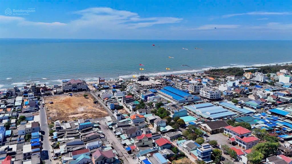 Đi bộ ra biển 300m  đường trần văn mầu  tái định cư phước hải  tp. hồ chí minh