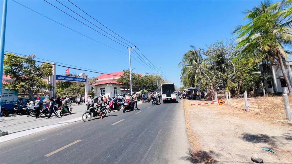 Lô góc đi bộ ra biển 200m quá đẹp để kinh doanh khách sạn, homestay  2mt trần phú  huỳnh tấn phát
