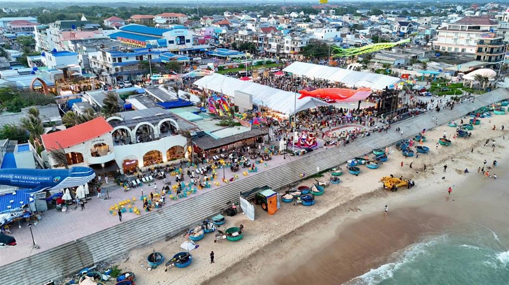 Lô góc đi bộ ra biển 200m quá đẹp để kinh doanh khách sạn, homestay  2mt trần phú  huỳnh tấn phát