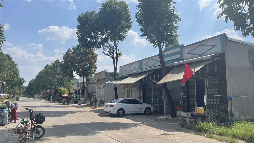 Mình cần bán lô 300m2, mỹ phước 3, đường thông dài , sát mptv