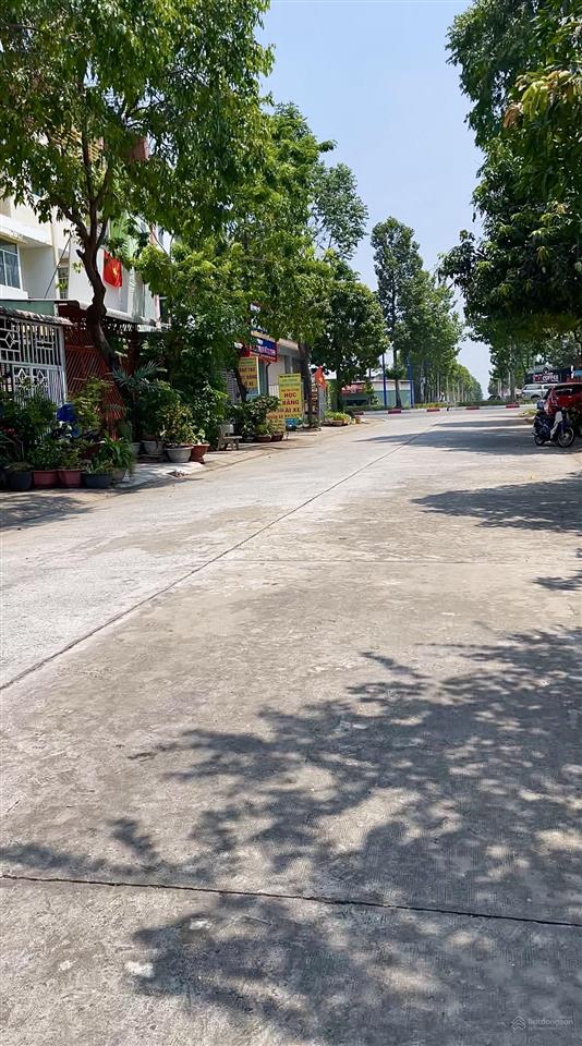 Bán cặp trọ mỹ phước 3, 300m2 mới xây, sát kcn, thu nhập 20tr/tháng