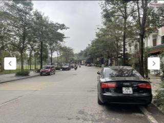 Cần bán gấp biệt thự view hồ điều hoà tp giao lưu dt 242m2,4t,mt 14m,2 mặt đường giá 113 tỷ có tl