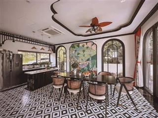 Cần bán gấp biệt thự mặt đường thọ tháp q.cầu giấy dt 190m2,4 tầng,mt 14m giá 89 tỷ