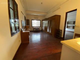 Cho thuê nhà 4,5 tầng khu phố quảng khánh  tây hồ  hà nội   diện tích 200m