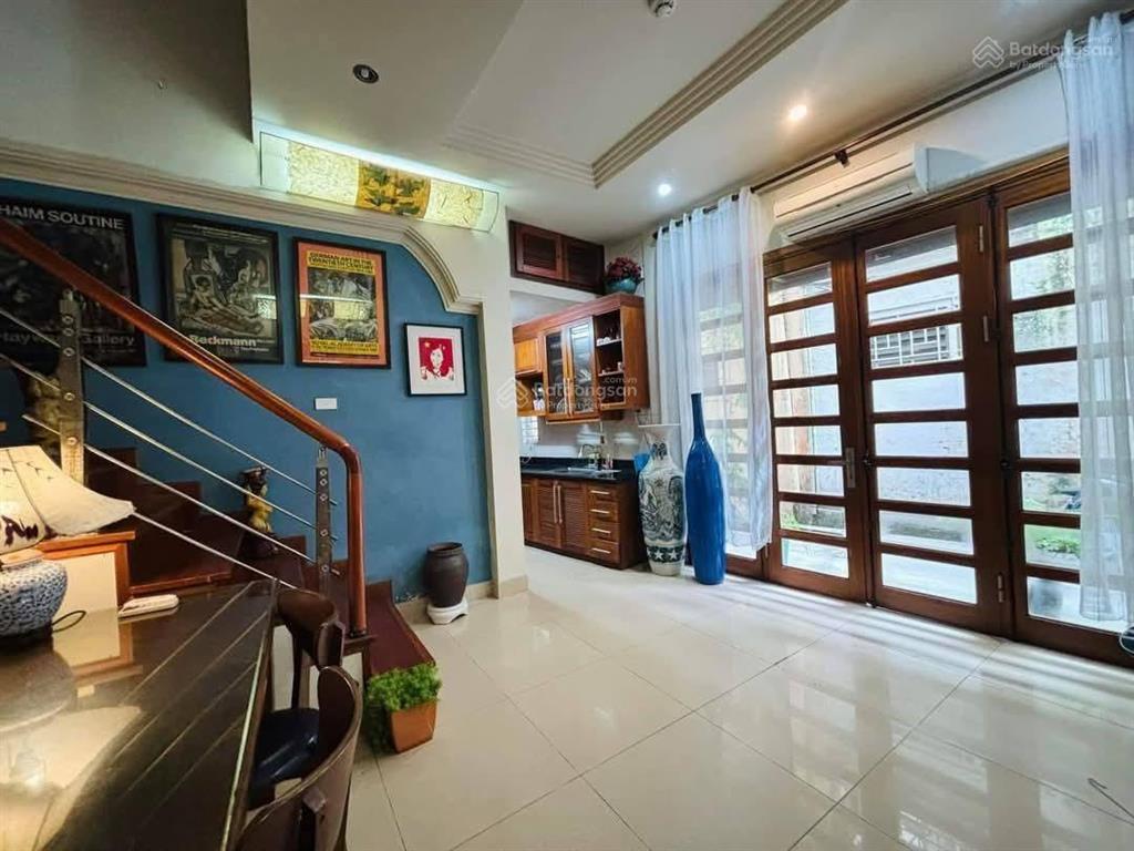 Cho thuê nhà 5 tầng. địa điểm đường vũ miên/ yên phụ/ tây hồ. giá 22.00.000 vnd 1 tháng