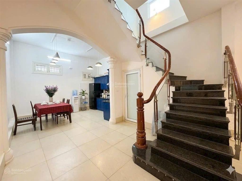 Nhà mới 5 tầng gần hồ tây  6 phòng ngủ  phù hợp homestay hoặc ở gia đình