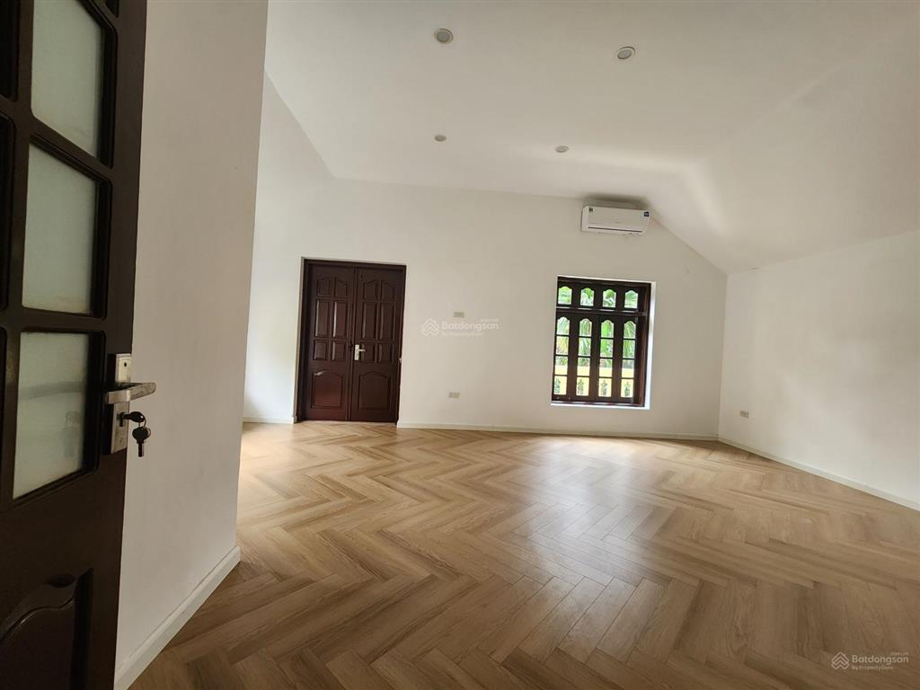 Cho thuê biệt thự mặt phố tây hồ đẳng cấp, hiếm hàng