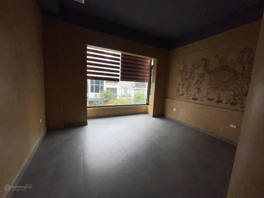 Hàng hiếm tại xuân diệu, 120 triệu/th, 150m2, cho thuê nhà mặt phố