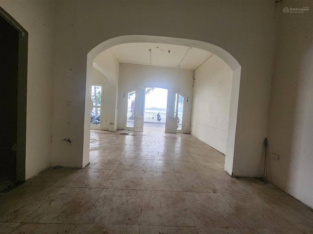 Cho thuê nhà mặt phố quảng an tây hồ hà nội trực diện hồ tây. mặt phố quảng an.phù hợp làm quán bar