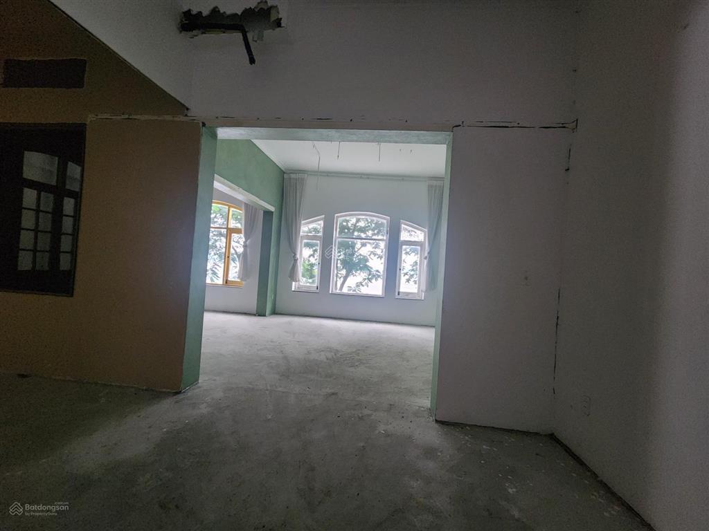 Cho thuê nhà mặt phố quảng an tây hồ hà nội trực diện hồ tây. mặt phố quảng an.phù hợp làm quán bar