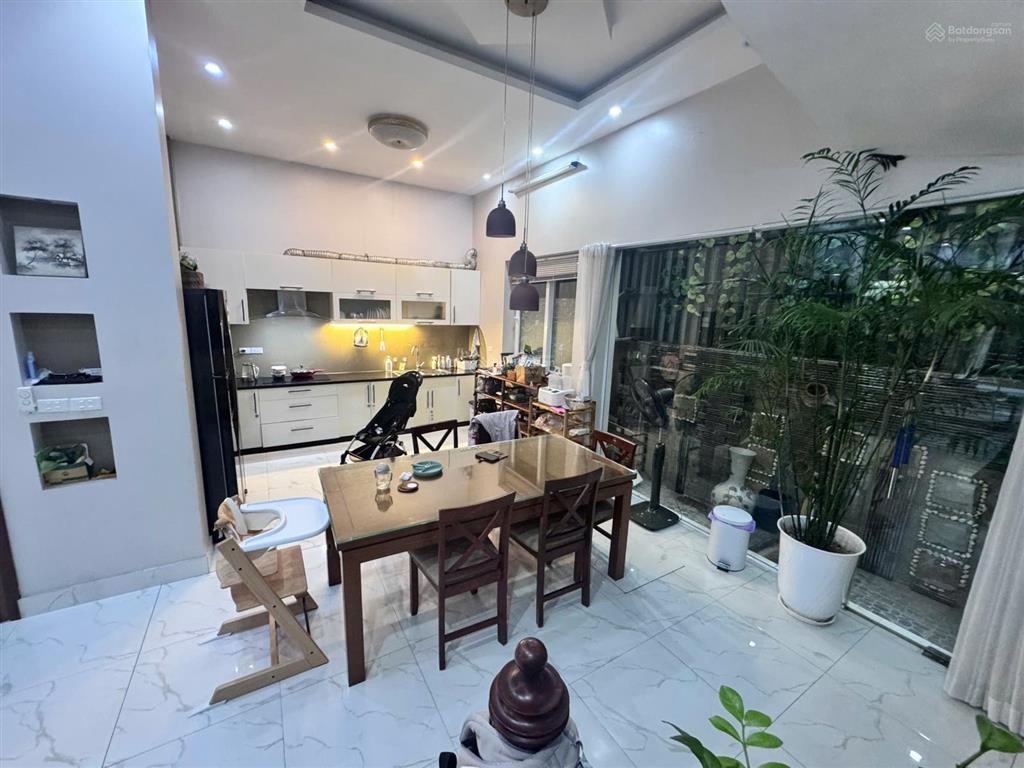 Cho thuê biệt thự/ 4 tầng 4 phòng ngủ (giá 35 triệu/th)