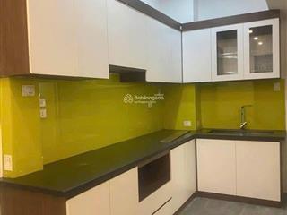Cho thuê nhà 35m2 x 6 tầng ,có thang máy . ngõ 406 đường âu cơ , phường hồng hà.