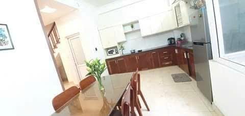 Cho thuê phòng khép kín 22m2, nghi tàm, quảng an, tây hồ, hà nội. vệ sinh chung 1 bạn nữ
