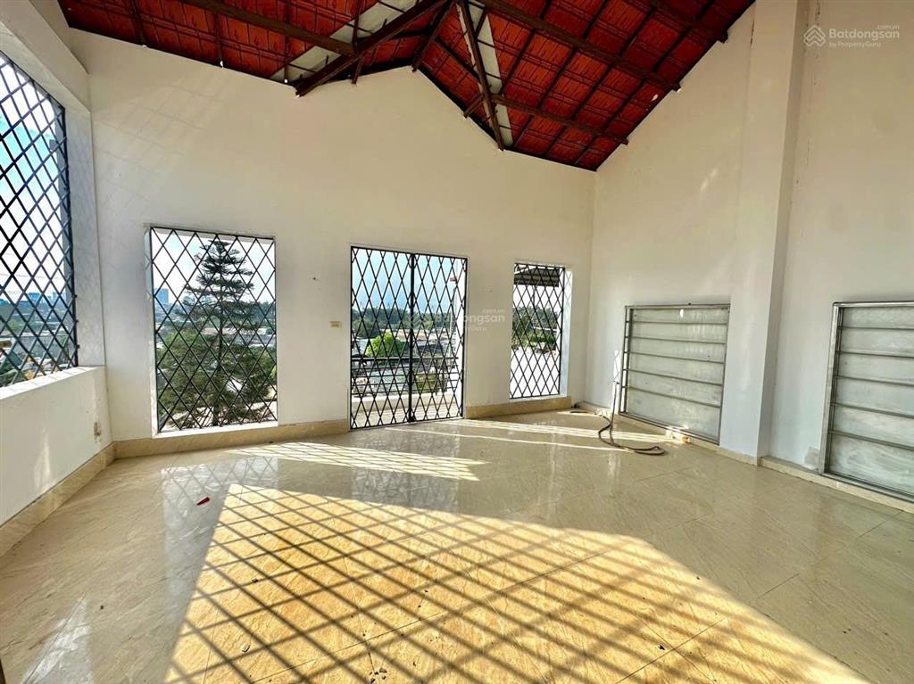 Cho thuê nhà 5 tầng mặt phố xuân diệu  tây hồ  hà nội  vị trí đắc địa trên phố xuân diệu