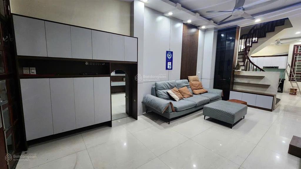 Cho thuê nhà nguyên căn 4 tầng full nội thất tứ liên, tây hồ, hà nộigiá  13 triệu