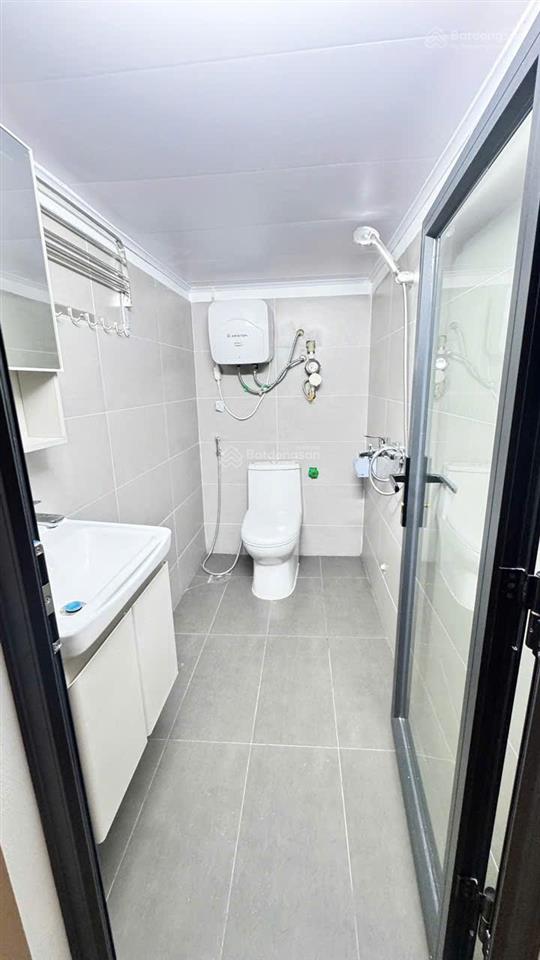Cần cho thuê toà chdv mới tinh,thang máy. đội cấn diện tích 130mx5 tầng,gồm 20 phòng khép kín