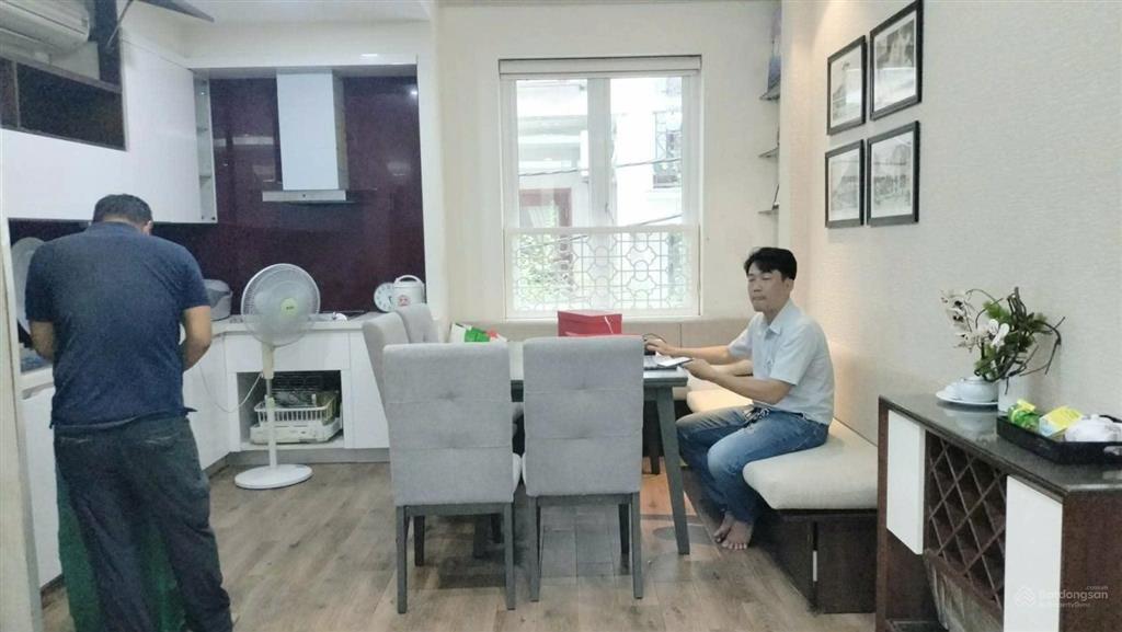 Giá 25tr cho thuê nhà nguyên căn 4 phòng ngủđịa điểm trên đường lạc long quân/ tây hồ4 phòng ngủ