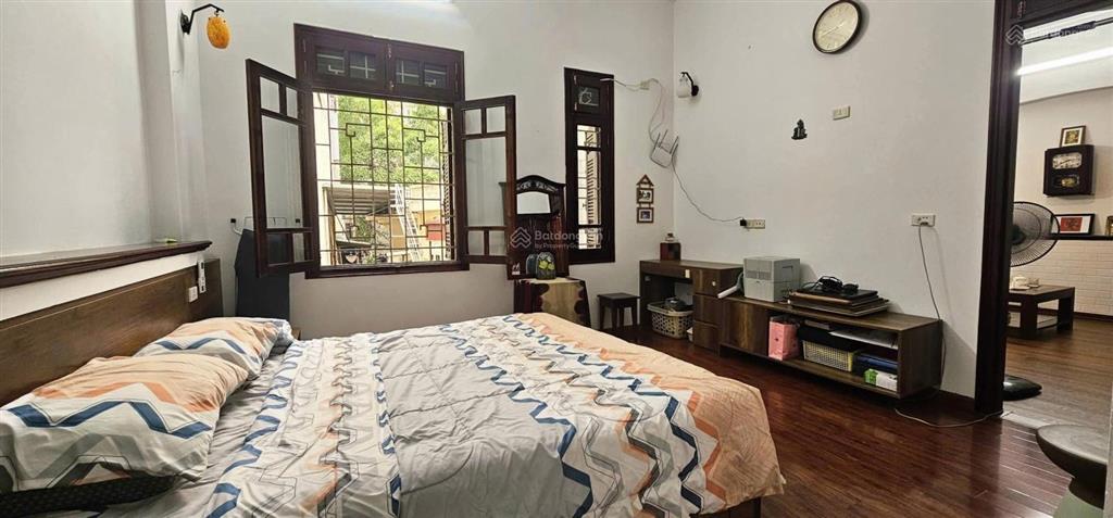 Giá 25tr cho thuê nhà nguyên căn 4 phòng ngủđịa điểm trên đường lạc long quân/ tây hồ4 phòng ngủ