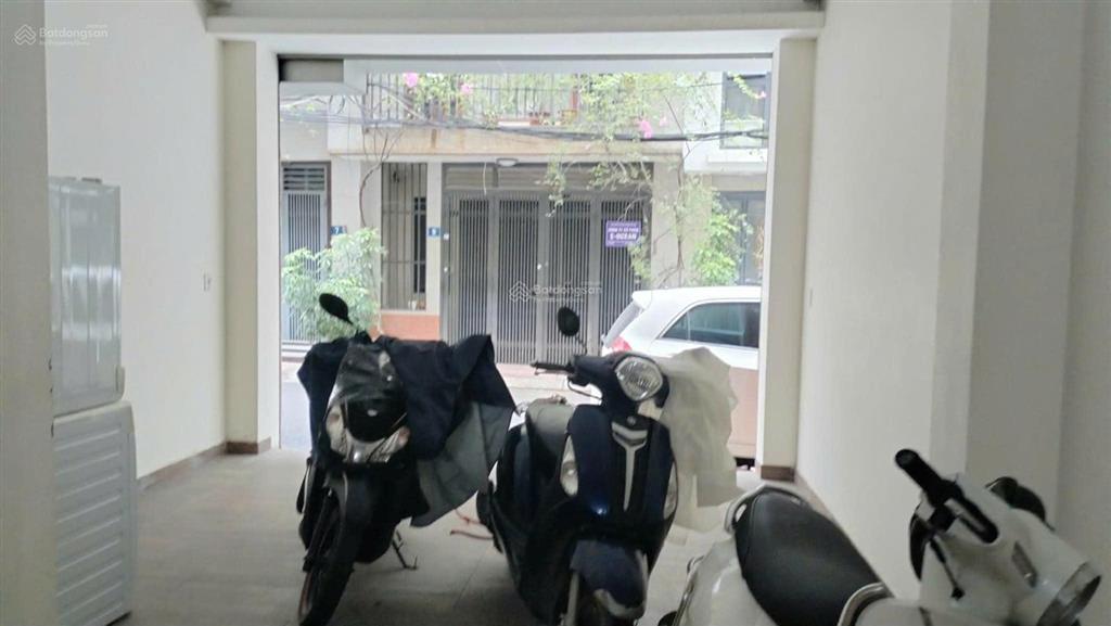 Giá 25tr cho thuê nhà nguyên căn 4 phòng ngủđịa điểm trên đường lạc long quân/ tây hồ4 phòng ngủ