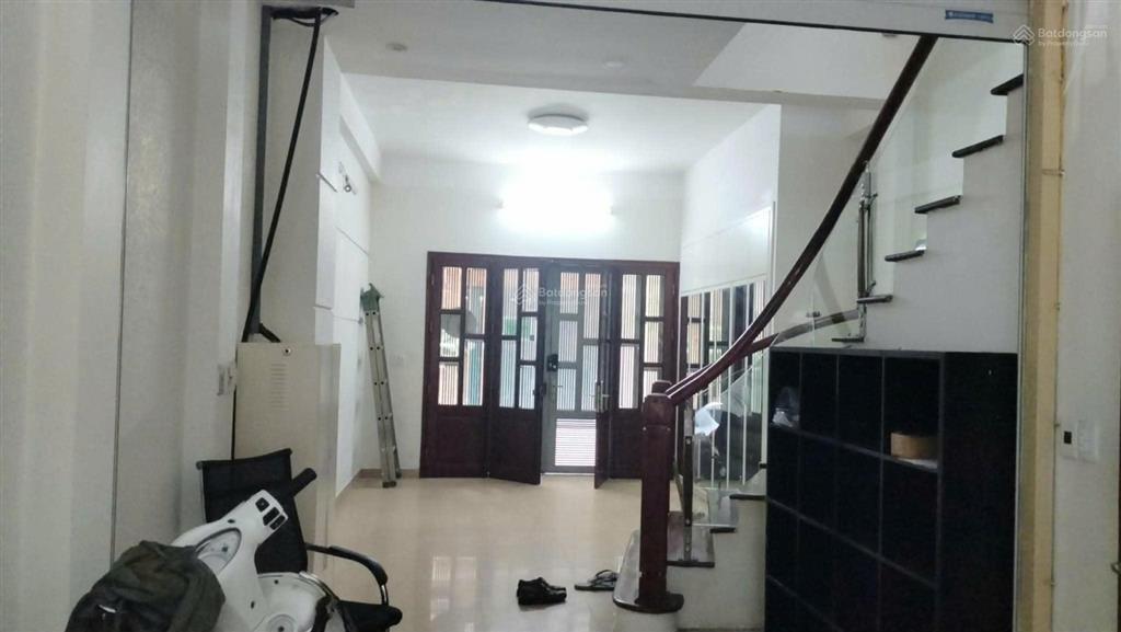 Giá 25tr cho thuê nhà nguyên căn 4 phòng ngủđịa điểm trên đường lạc long quân/ tây hồ4 phòng ngủ
